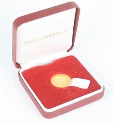 Lot 2010 - Great Britain, 2000 gold half sovereign,...