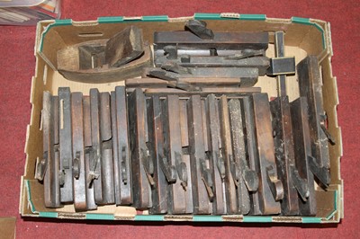 Lot 109 - A collection of vintage moulding planes