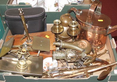 Lot 551 - A box of miscellaneous items to include a...