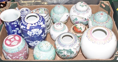 Lot 574 - A box of miscellaneous china, to include a...