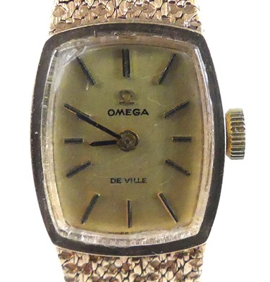 Lot 2258 - A vintage lady's Omega De Ville 9ct gold cased...