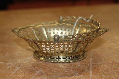 Lot 2071 - A late 18th century silver-gilt swing handle...