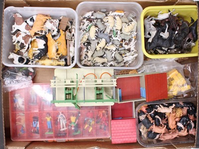 Lot 1517 - A tray of Britains Farm, animals and figures...