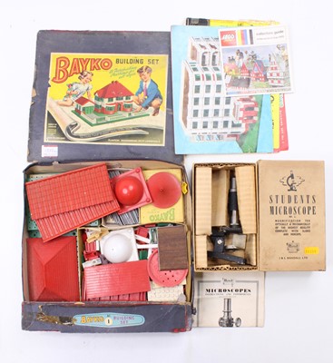 Lot 1522 - A boxed Bayko building set with contents...