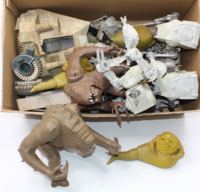 Lot 1532 - A collection of vintage Kenner Star Wars...