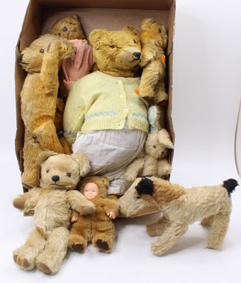 Lot 1533 - A collection of vintage Teddy Bears, with...