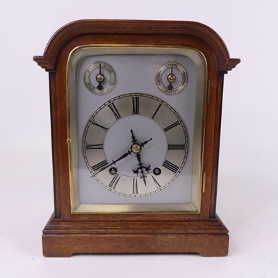 Lot 54 - An early 20th century oak cased bracket clock,...