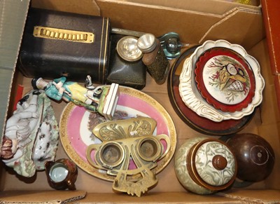 Lot 66 - A group of mixed ceramics and other items to...