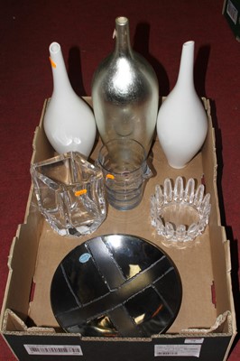 Lot 79 - A collection of ceramics and glassware to...
