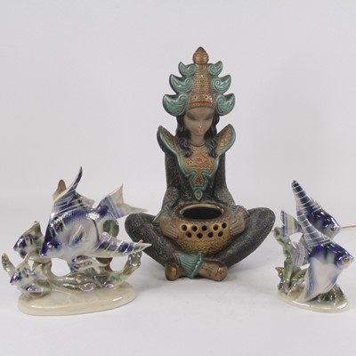 Lot 166 - A box of miscellaneous items to include a...