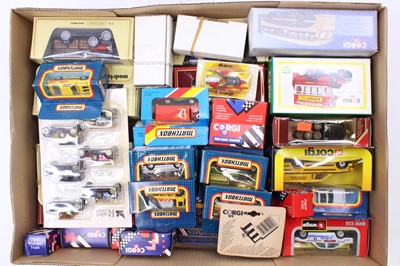 Lot 1548 - A tray of mixed modern issue diecasts with...