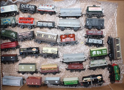 Lot 1557 - One tray containing 30+ various loose 00 gauge...
