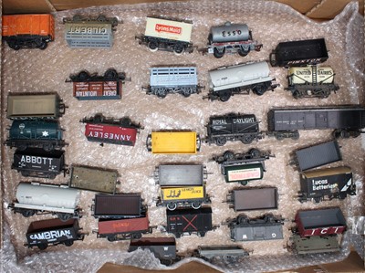 Lot 1558 - One tray containing 30+ various loose 00 gauge...