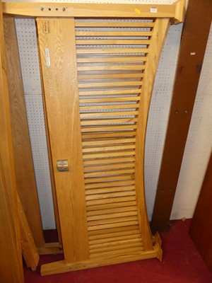 Lot 1124 - A contemporary light oak slatted kingsize...