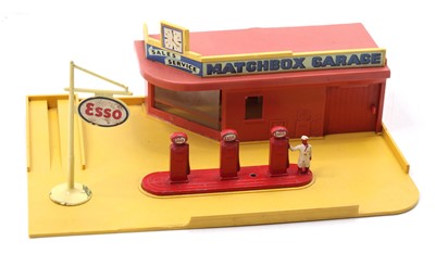 Lot 1625 - A Matchbox Lesney plastic Matchbox garage and...