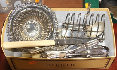 Lot 232 - A collection of miscellaneous metalware to...