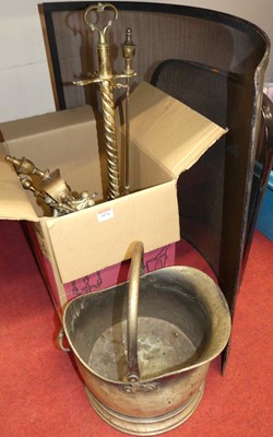 Lot 1076 - Assorted fireside metalwares to include 2...
