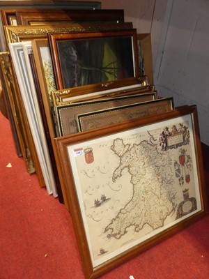 Lot 1082 - Assorted generally reproduction pictures and...