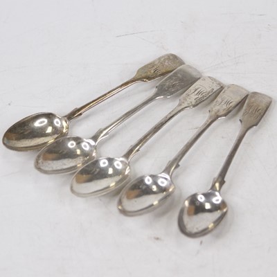 Lot 275 - A set of five Victorian silver teaspoons in...