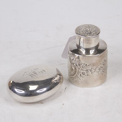 Lot 284 - A George V silver pocket snuff box, of hinged...