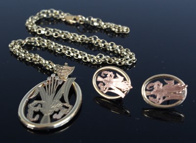 Lot 342 - A modern 9ct gold pendant, fashioned as a...