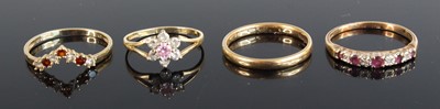 Lot 350 - A 9ct gold wedding band, together with a 9ct...