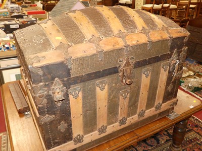 Lot 1284 - An early 20th century wood, canvas and metal...