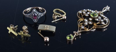 Lot 376 - An Edwardian 9ct gold, green peridot and seed...