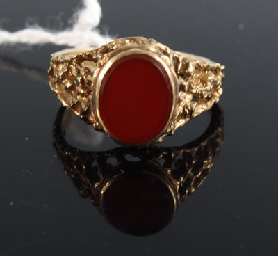 Lot 380 - A 9ct gold agate set signet ring, having...