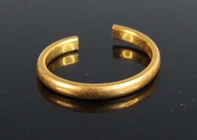 Lot 392 - A 22ct gold wedding band, 3.9g (cut)
