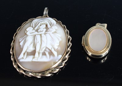 Lot 407 - A carved shell cameo brooch depicting The...