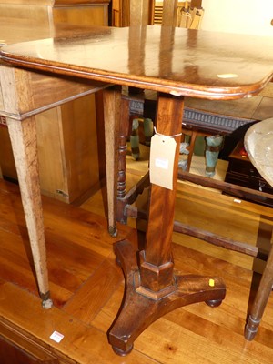 Lot 1319 - A William IV mahogany round cornered tilt-top...