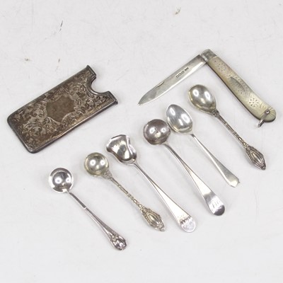 Lot 299 - A George V fruit knife, having a folding...