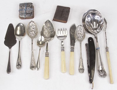 Lot 321 - A collection of miscellaneous items to include...