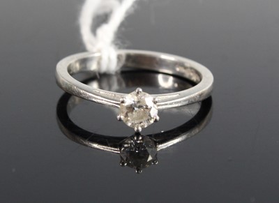 Lot 431 - A platinum diamond solitaire ring, the...