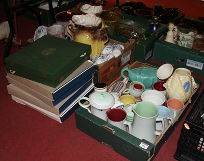 Lot 661 - A collection of ceramics to inlcude Crown...
