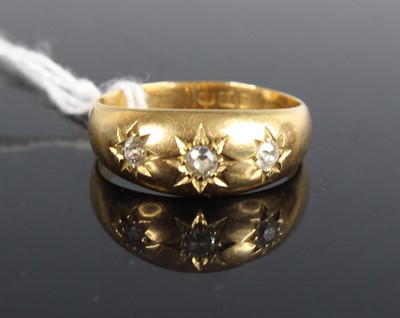 Lot 436 - An 18ct gold diamond ring, the three graduated...