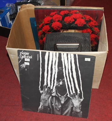 Lot 669 - A box of vintage 12" records to include Peter...