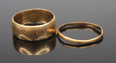 Lot 470 - An 18ct gold wedding band, 5.8g, size M;...