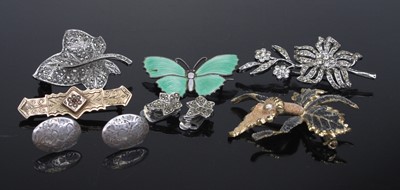 Lot 481 - Assorted jewellery to include a circa 1900 9ct...