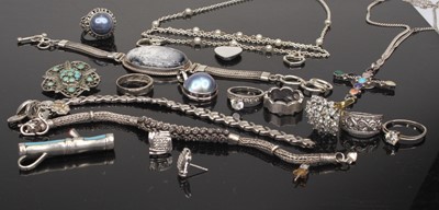 Lot 485 - Assorted costume jewellery to include paste...