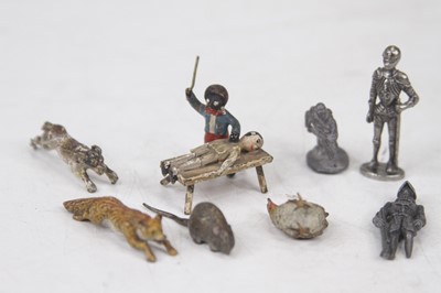 Lot 513 - A small collection of lead figures to include...