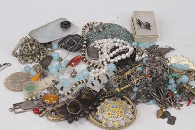 Lot 521 - A collection of miscellaneous costume...