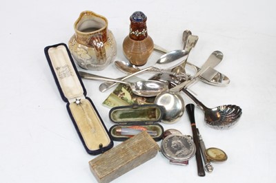 Lot 522 - A small collection of miscellaneous items to...