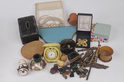 Lot 532 - A collection of miscellaneous items to include...