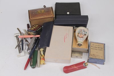 Lot 582 - A collection of miscellaneous items, to...