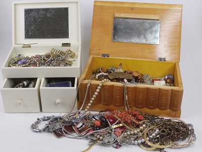 Lot 326 - A large collection of costume jewellery, to...