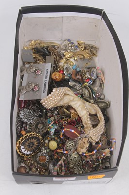 Lot 331 - A box of miscellaneous costume jewellery, to...