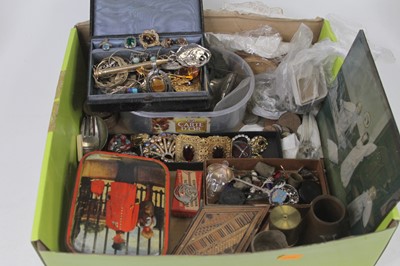 Lot 561 - A collection of miscellaneous items to include...