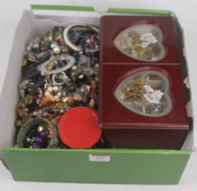 Lot 337 - A large collection of mainly  modern costume...